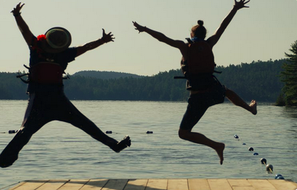 Imagen que refleja la búsqueda de felicidad y bienestar en la adolescencia