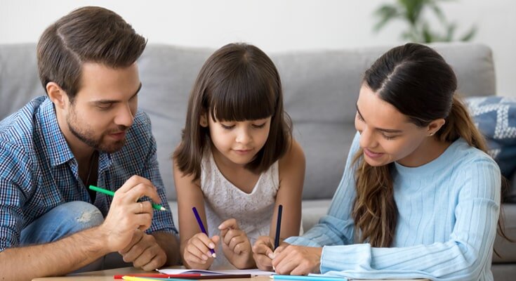 ¿Cae el dinero del cielo? Los medios vuelven a hablar de la “semanada” para los hijos.